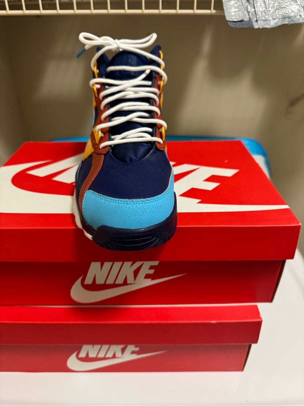 Nike Colorblock Sneaker in Navy, Light Blue & Brown